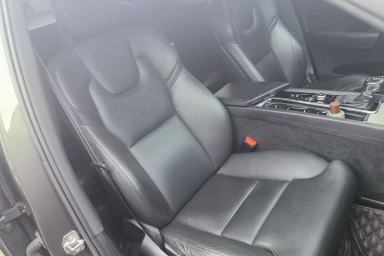 Used Volvo XC60 2021 T5 4x4 Smart Luxury Edition Right Front Seat