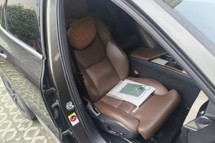 Used Volvo XC60 2021 T5 4x4 Smart Luxury Edition Right Front Seat