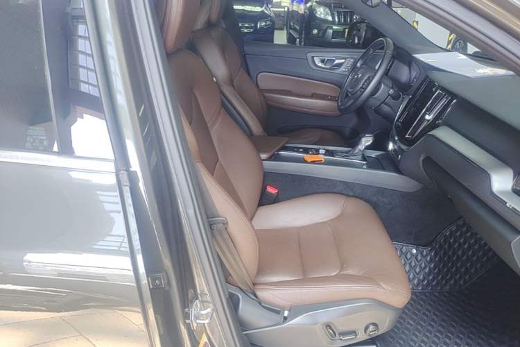 Used Volvo XC60 2021 T5 4x4 Smart Luxury Edition Right Front Seat