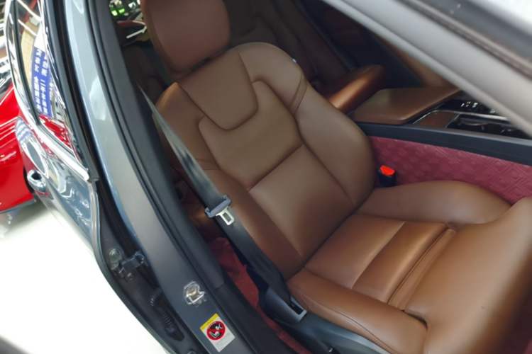 Used Volvo XC60 2021 T5 4x4 Smart Luxury Edition Right Front Seat