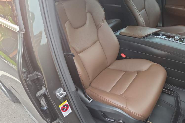 Used Volvo XC60 2021 T5 4x4 Smart Luxury Edition Right Front Seat