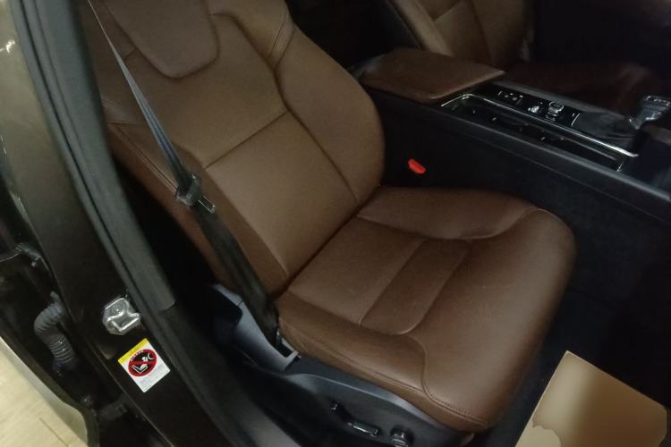 Used Volvo XC60 2021 T5 4x4 Smart Luxury Edition Right Front Seat