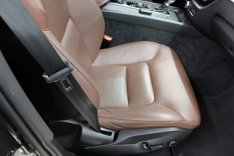 Used Volvo XC60 2021 T5 4x4 Smart Luxury Edition Right Front Seat