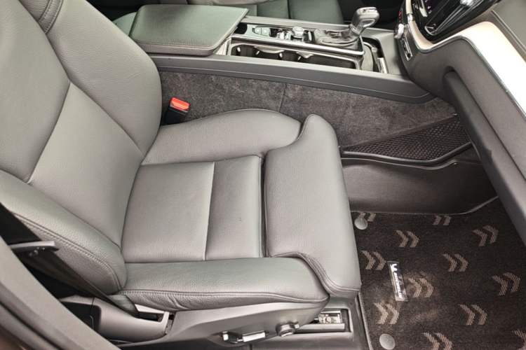 Used Volvo XC60 2021 T5 4x4 Smart Luxury Edition Right Front Seat