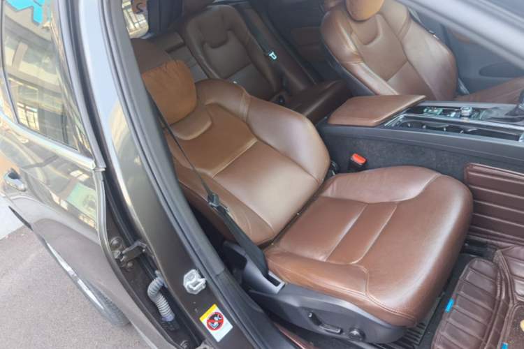 Used Volvo XC60 2021 T5 4x4 Smart Luxury Edition Right Front Seat