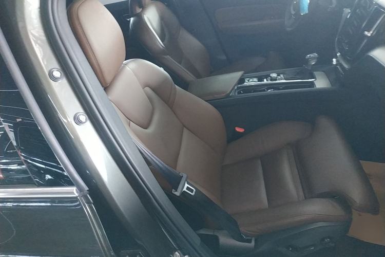 Used Volvo XC60 2021 T5 4x4 Smart Luxury Edition Right Front Seat