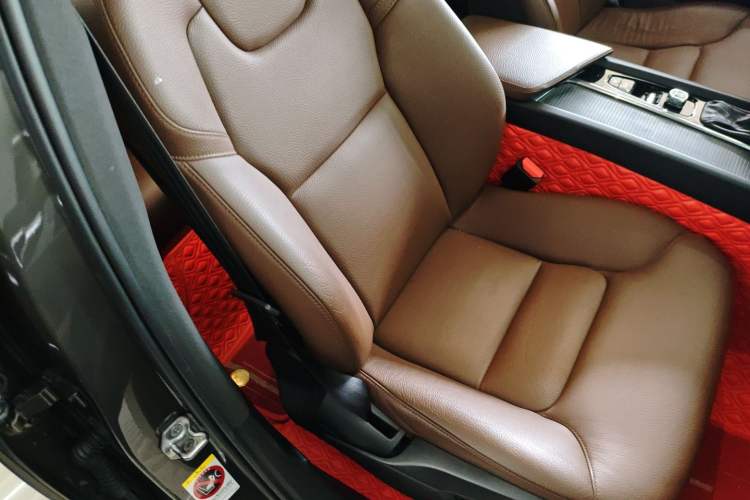 Used Volvo XC60 2021 T5 4x4 Smart Luxury Edition Right Front Seat