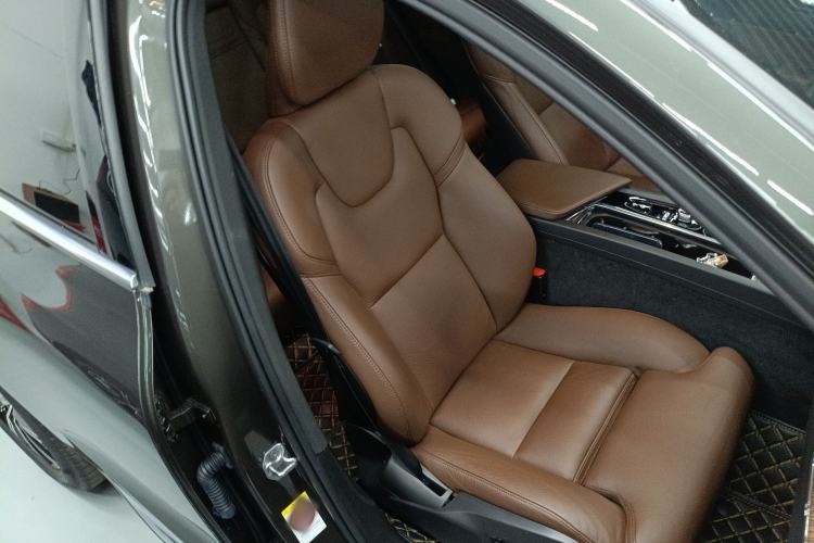 Used Volvo XC60 2021 T5 4x4 Smart Luxury Edition Right Front Seat