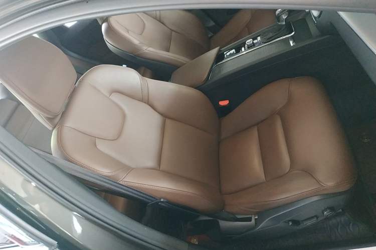 Used Volvo XC60 2021 T5 4x4 Smart Luxury Edition Right Front Seat