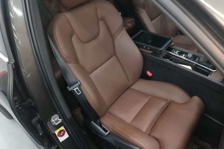 Used Volvo XC60 2021 T5 4x4 Smart Luxury Edition Right Front Seat