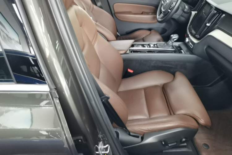 Used Volvo XC60 2021 T5 4x4 Smart Luxury Edition Right Front Seat