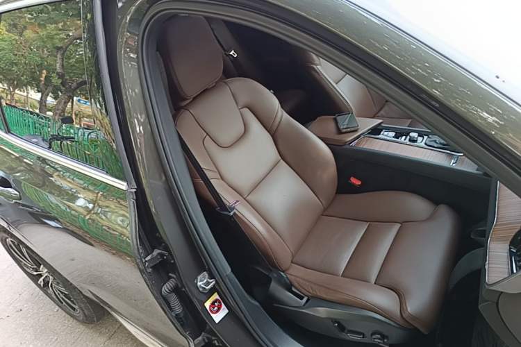 Used Volvo XC60 2021 T5 4x4 Smart Luxury Edition Right Front Seat