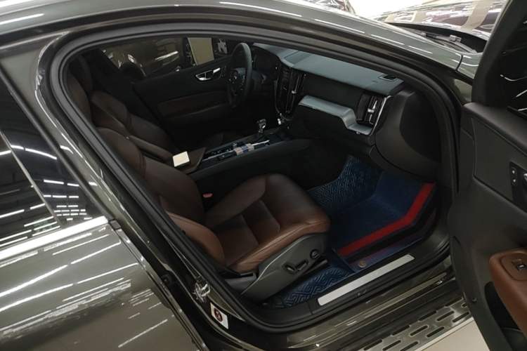 Used Volvo XC60 2021 T5 4x4 Smart Luxury Edition Right Front Seat