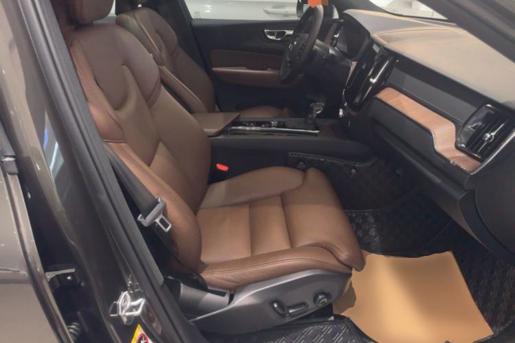 Used Volvo XC60 2021 T5 4x4 Smart Luxury Edition Right Front Seat
