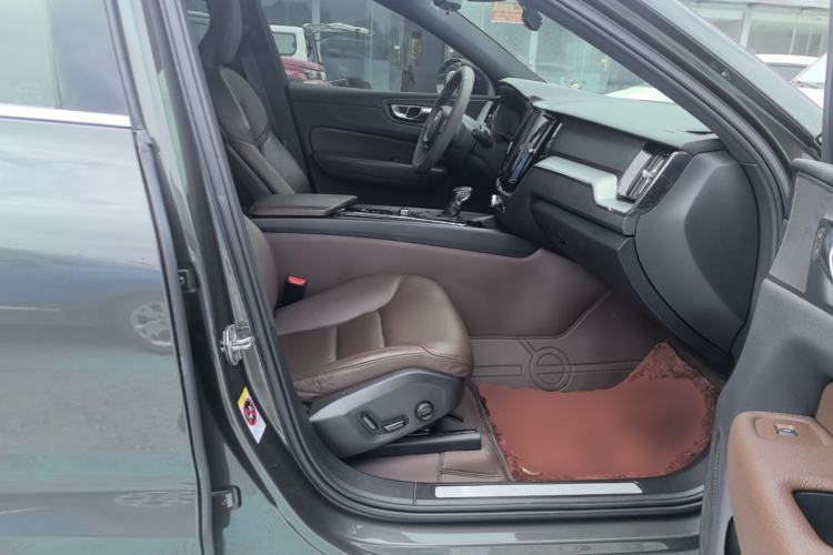 Used Volvo XC60 2021 T5 4x4 Smart Luxury Edition Right Front Seat