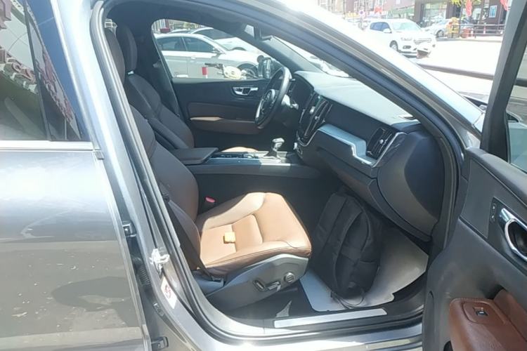 Used Volvo XC60 2021 T5 4x4 Smart Luxury Edition Right Front Seat