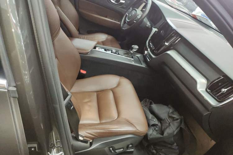 Used Volvo XC60 2021 T5 4x4 Smart Luxury Edition Right Front Seat