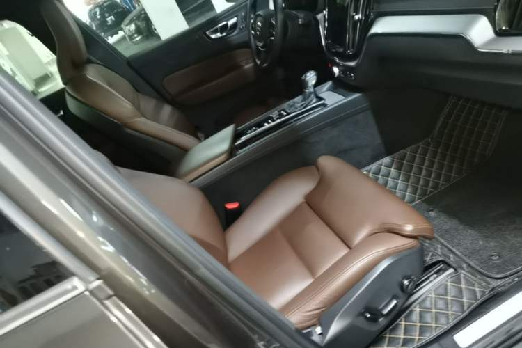 Used Volvo XC60 2021 T5 4x4 Smart Luxury Edition Right Front Seat