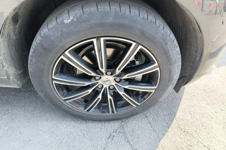 Used Volvo XC60 2021 T5 4x4 Smart Luxury Edition Right Front Wheel Hub