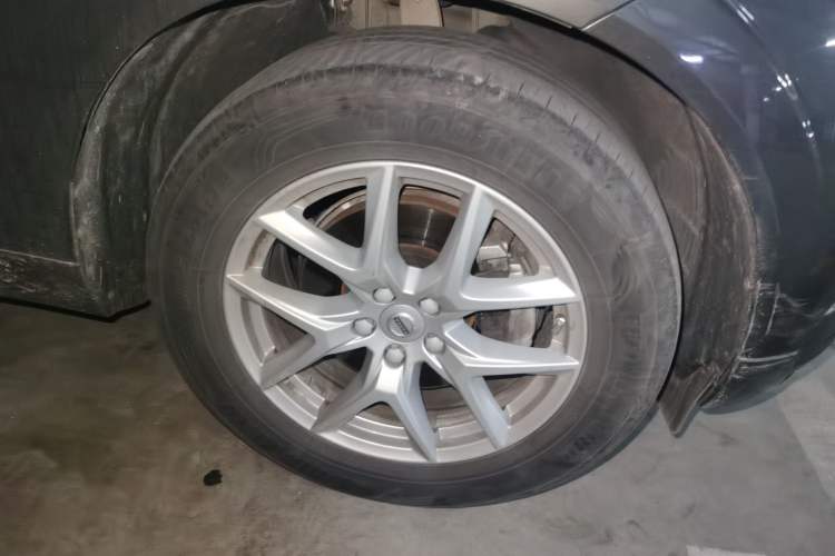 Used Volvo XC60 2021 T5 4x4 Smart Luxury Edition Right Front Wheel Hub