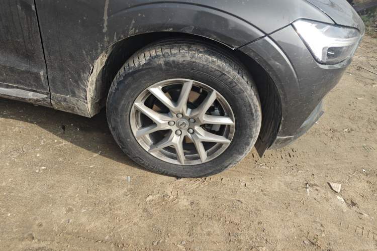 Used Volvo XC60 2021 T5 4x4 Smart Luxury Edition Right Front Wheel Hub