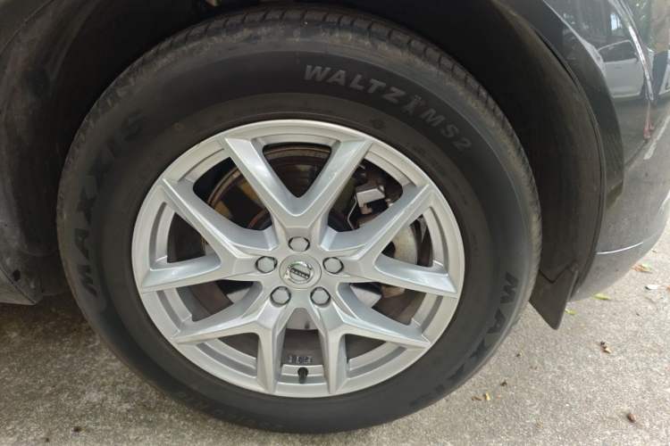Used Volvo XC60 2021 T5 4x4 Smart Luxury Edition Right Front Wheel Hub