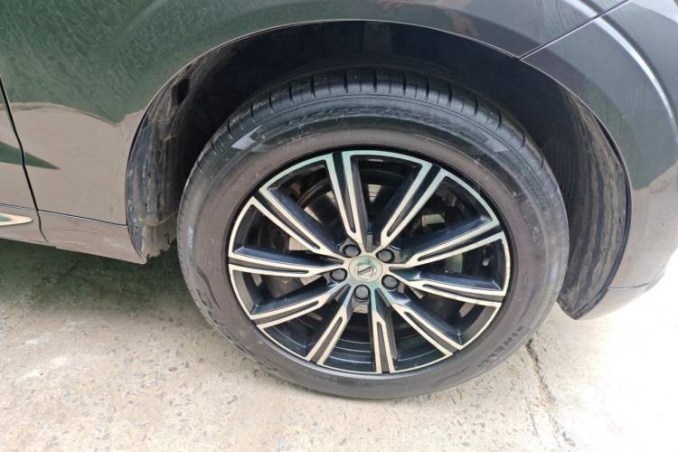 Used Volvo XC60 2021 T5 4x4 Zhiya Luxury Edition Right Front Wheel Hub