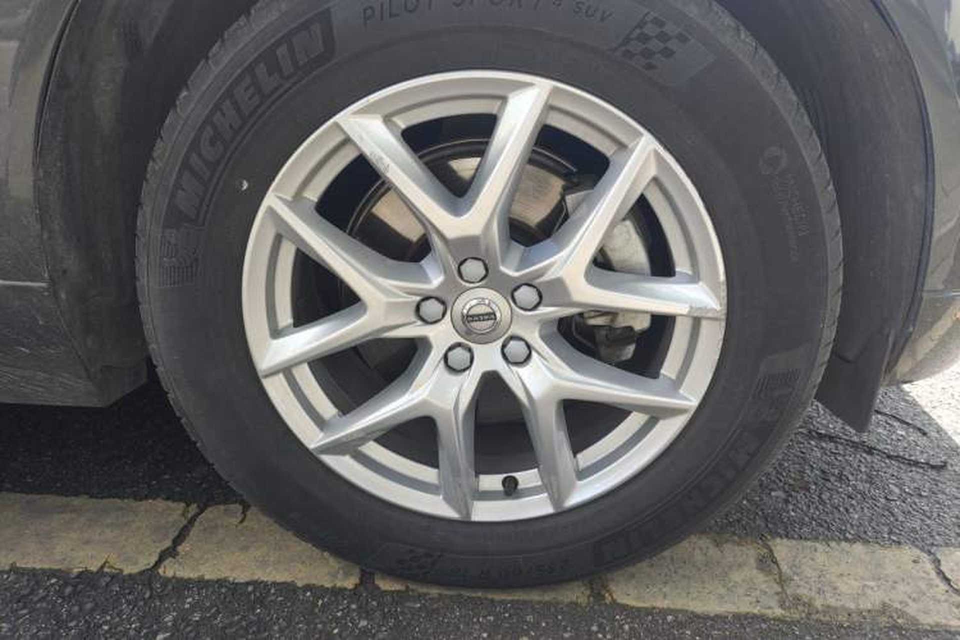 Used Volvo XC60 2021 T5 4x4 Smart Luxury Edition Right Front Wheel Hub