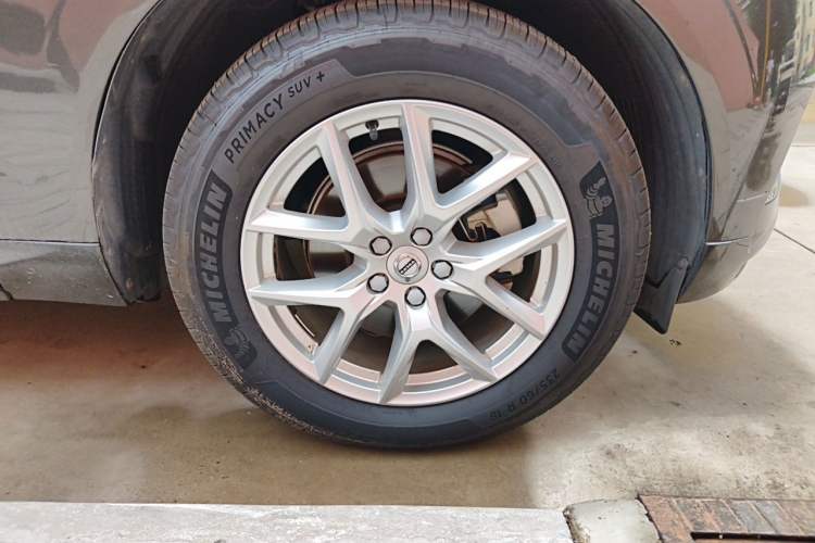 Used Volvo XC60 2021 T5 4x4 Smart Luxury Edition Right Front Wheel Hub