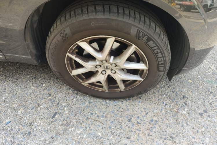 Used Volvo XC60 2021 T5 4x4 Smart Luxury Edition Right Front Wheel Hub