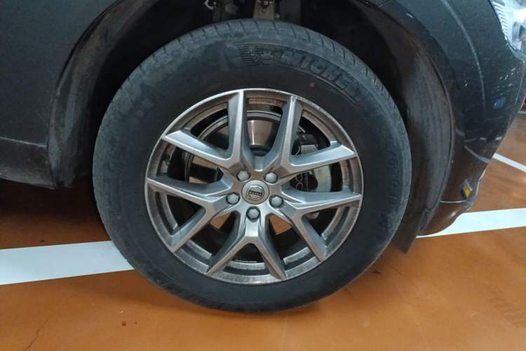 Used Volvo XC60 2021 T5 4x4 Smart Luxury Edition Right Front Wheel Hub