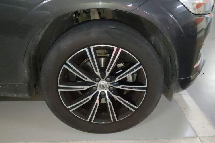 Used Volvo XC60 2021 T5 4x4 Smart Luxury Edition Right Front Wheel Hub