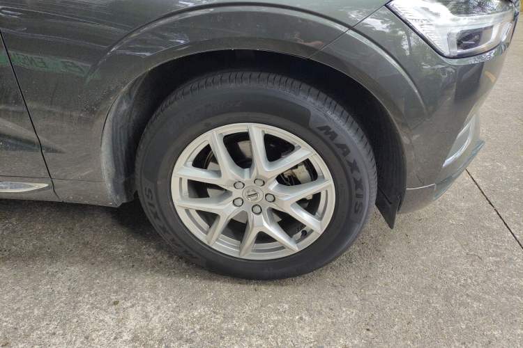 Used Volvo XC60 2021 T5 4x4 Smart Luxury Edition Right Front Wheel Hub
