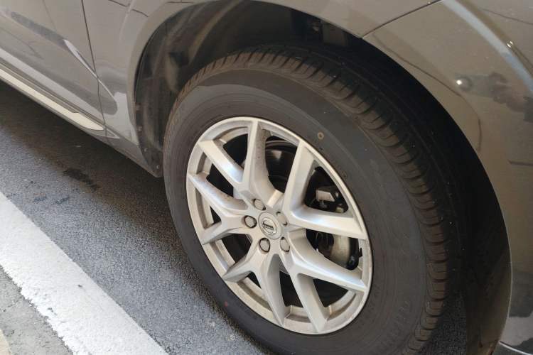 Used Volvo XC60 2021 T5 4x4 Smart Luxury Edition Right Front Wheel Hub