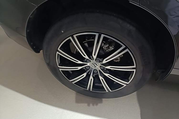 Used Volvo XC60 2021 T5 4x4 Zhiya Luxury Edition Right Rear Wheel Hub