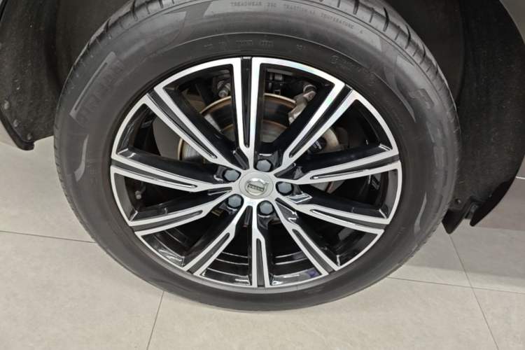 Used Volvo XC60 2021 T5 4x4 Smart Luxury Edition Right Rear Wheel Hub
