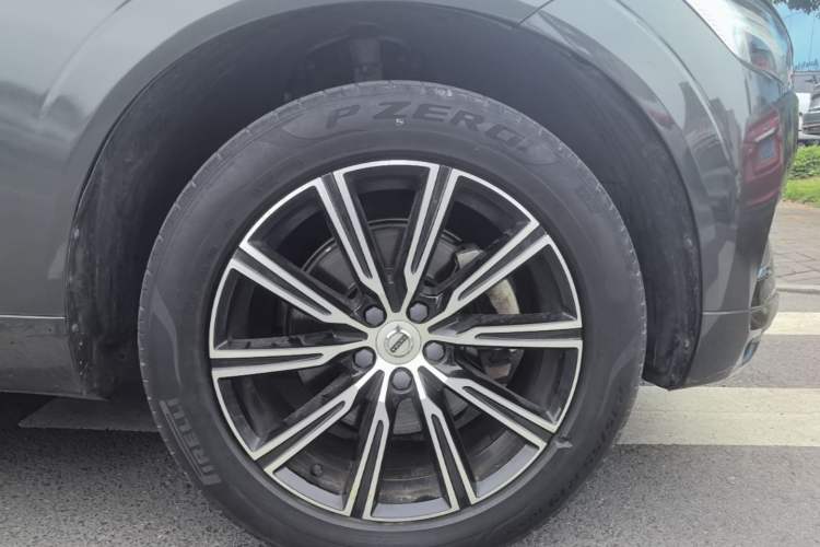 Used Volvo XC60 2021 T5 4x4 Smart Luxury Edition Right Rear Wheel Hub