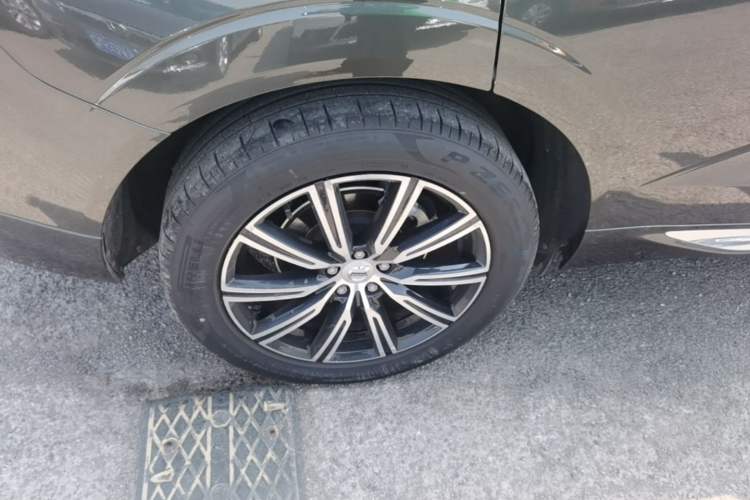 Used Volvo XC60 2021 T5 4x4 Smart Luxury Edition Right Rear Wheel Hub