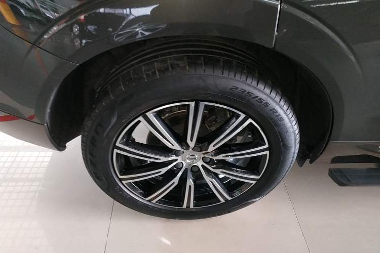 Used Volvo XC60 2021 T5 4x4 Smart Luxury Edition Right Rear Wheel Hub