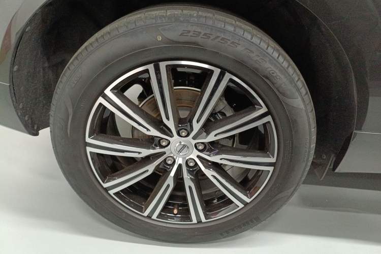 Used Volvo XC60 2021 T5 4x4 Smart Luxury Edition Right Rear Wheel Hub