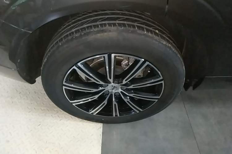 Used Volvo XC60 2021 T5 4x4 Zhiya Luxury Edition Right Rear Wheel Hub