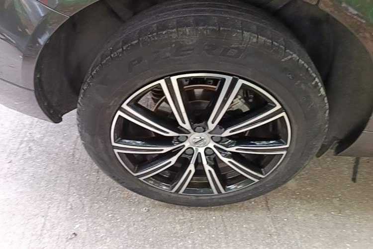 Used Volvo XC60 2021 T5 4x4 Smart Luxury Edition Right Rear Wheel Hub