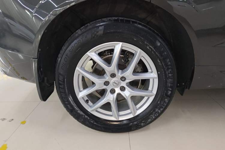 Used Volvo XC60 2021 T5 4x4 Smart Luxury Edition Right Rear Wheel Hub
