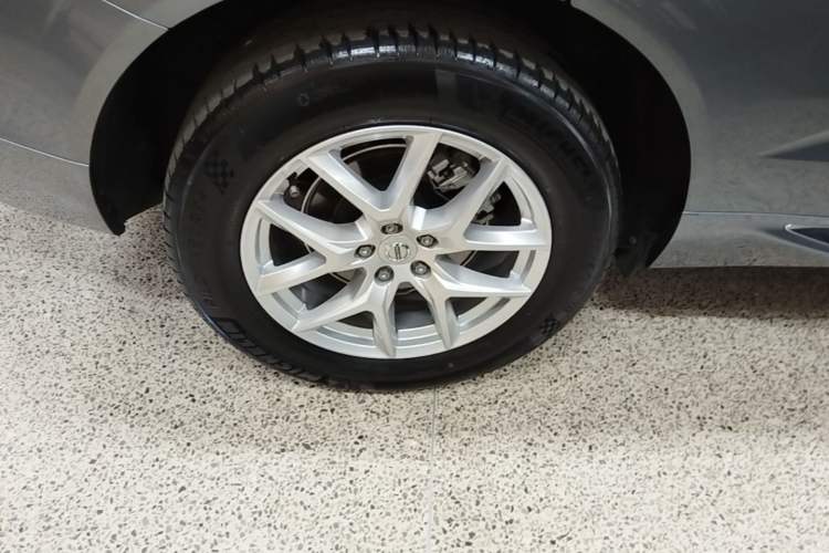 Used Volvo XC60 2021 T5 4x4 Smart Luxury Edition Right Rear Wheel Hub