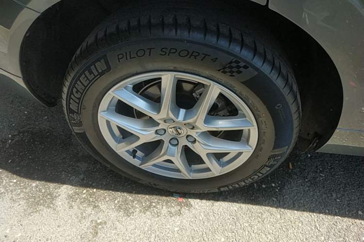 Used Volvo XC60 2021 T5 4x4 Smart Luxury Edition Right Rear Wheel Hub