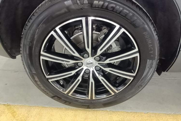 Used Volvo XC60 2021 T5 4x4 Smart Luxury Edition Right Rear Wheel Hub