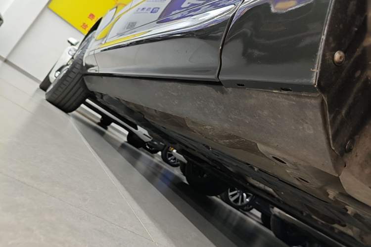 Used Volvo XC60 2021 T5 4x4 Smart Luxury Edition Right Side Sill