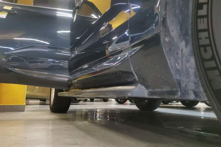 Used Volvo XC60 2021 T5 4x4 Smart Luxury Edition Right Side Sill