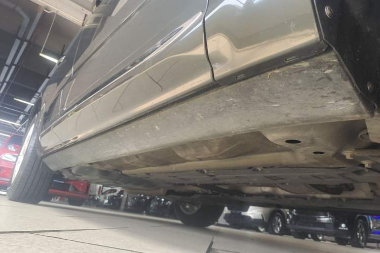 Used Volvo XC60 2021 T5 4x4 Smart Luxury Edition Right Side Sill