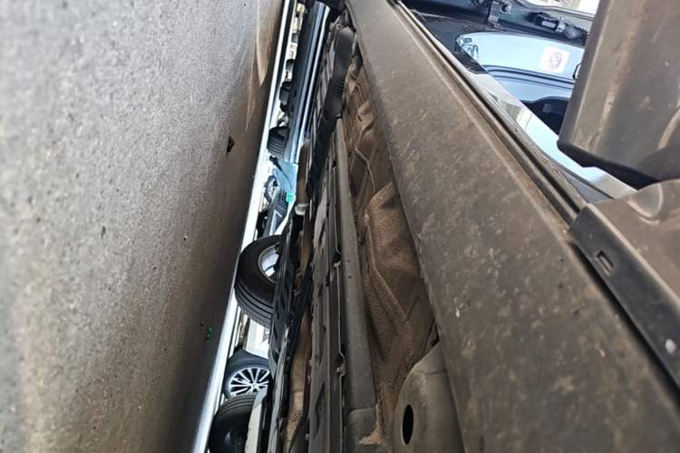 Used Volvo XC60 2021 T5 4x4 Smart Luxury Edition Right Side Sill